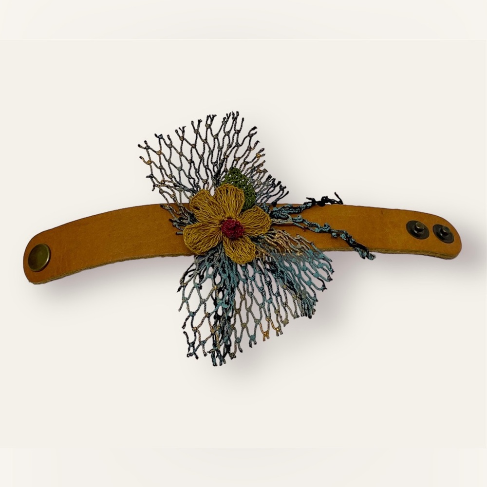 🛍️SALE🛍️ Handcrafted Bohemian Knitted Flower & Leather Cuff Bracelet - Picture 3 of 8
